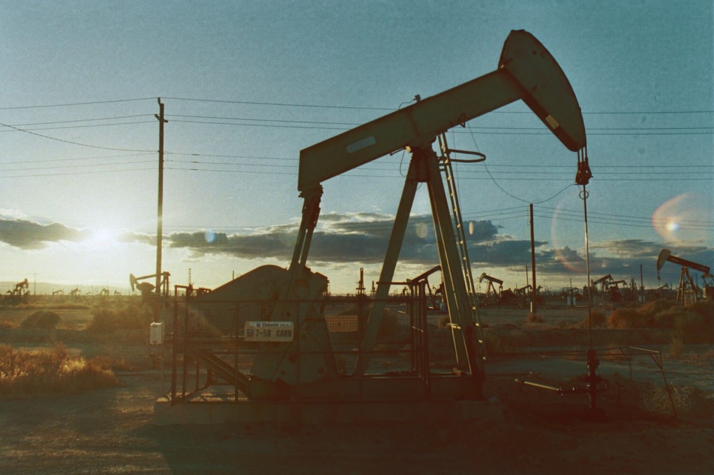 Oil field (Image: Flickr user johnny choura, used under CC license)