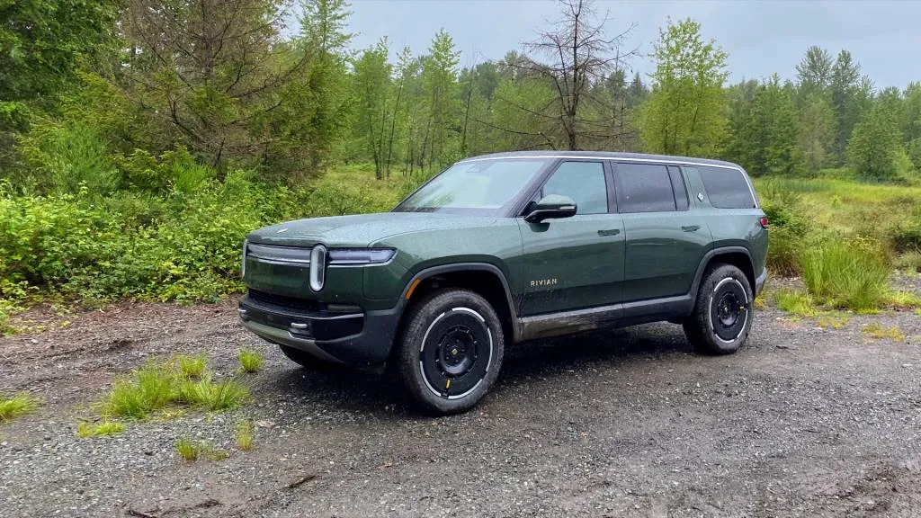 2025 Rivian R1 lineup