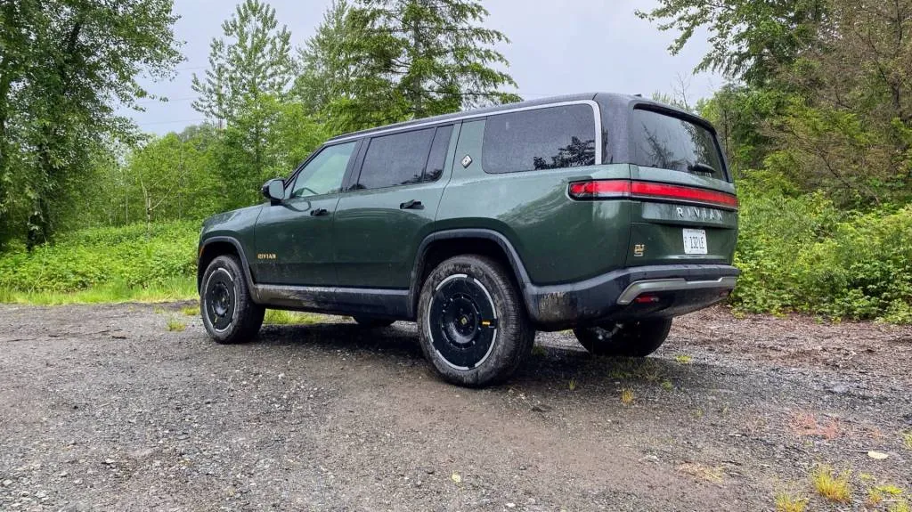 2025 Rivian R1 lineup