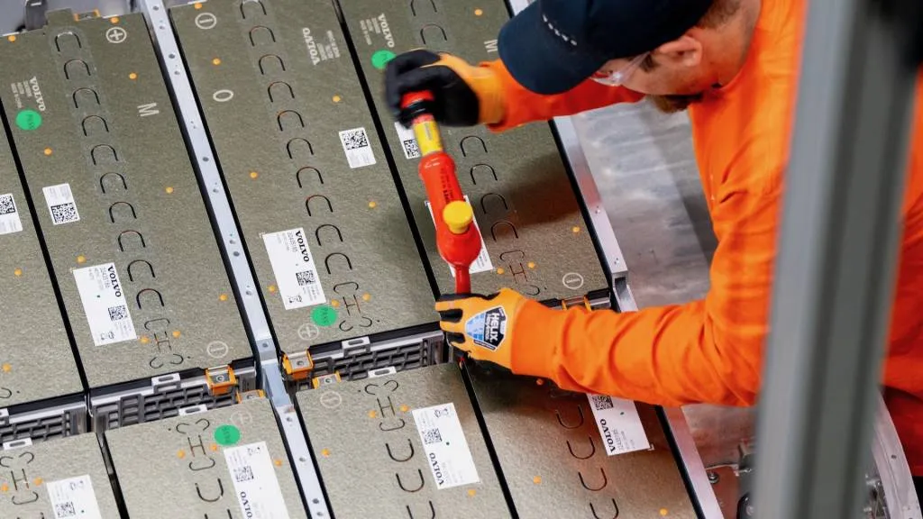 2025 Volvo EX90 production begins in South Carolina