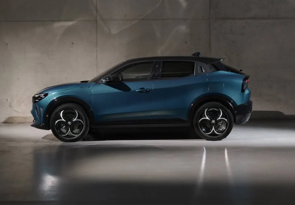 2025 Alfa Romeo Junior