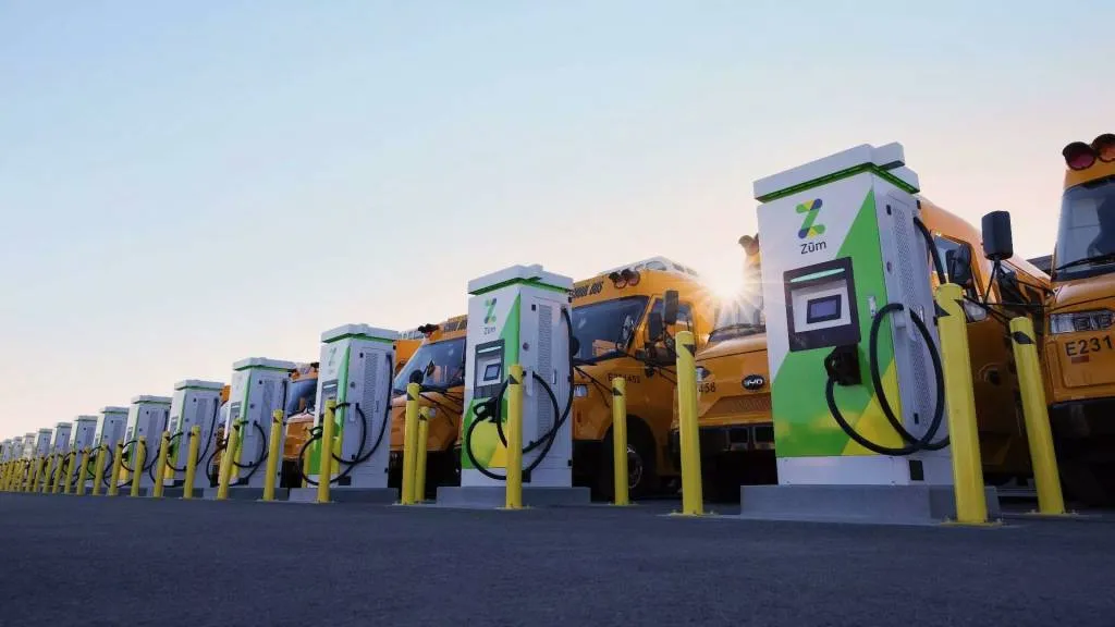 Electric school buses with Zum bidirectional charging stations
