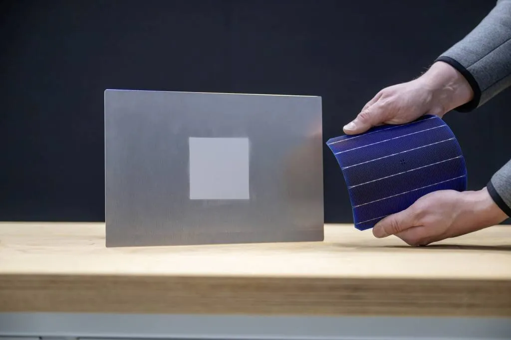 Mercedes-Benz solar paint coating vs. a solar cell