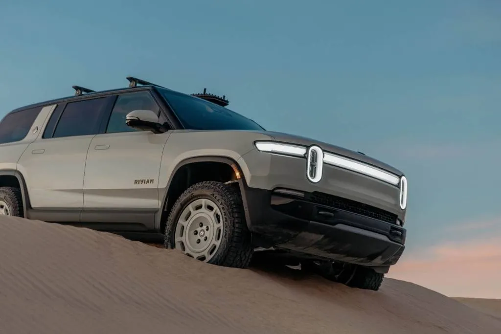 2025 Rivian R1S California Dune Edition